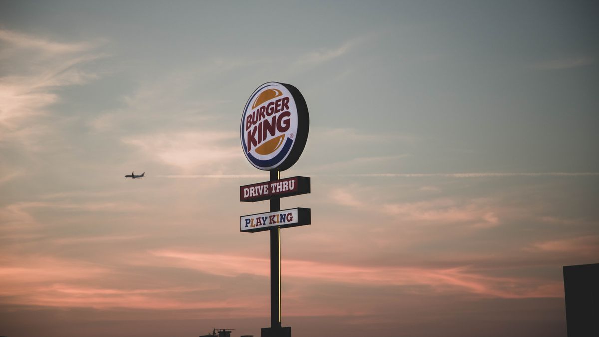 Svět naruby: Burger King fandí konkurenci, a to ještě neznáme výsledky z USA